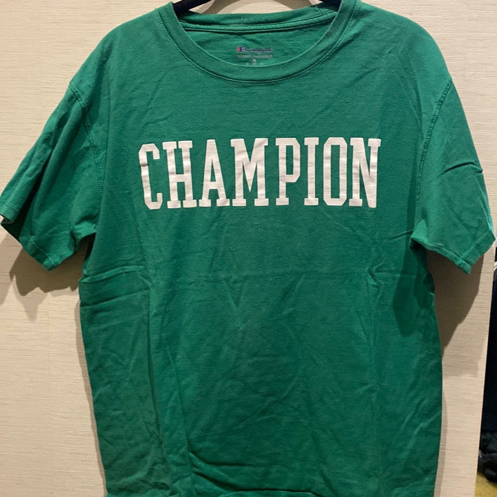 Tee shirt.